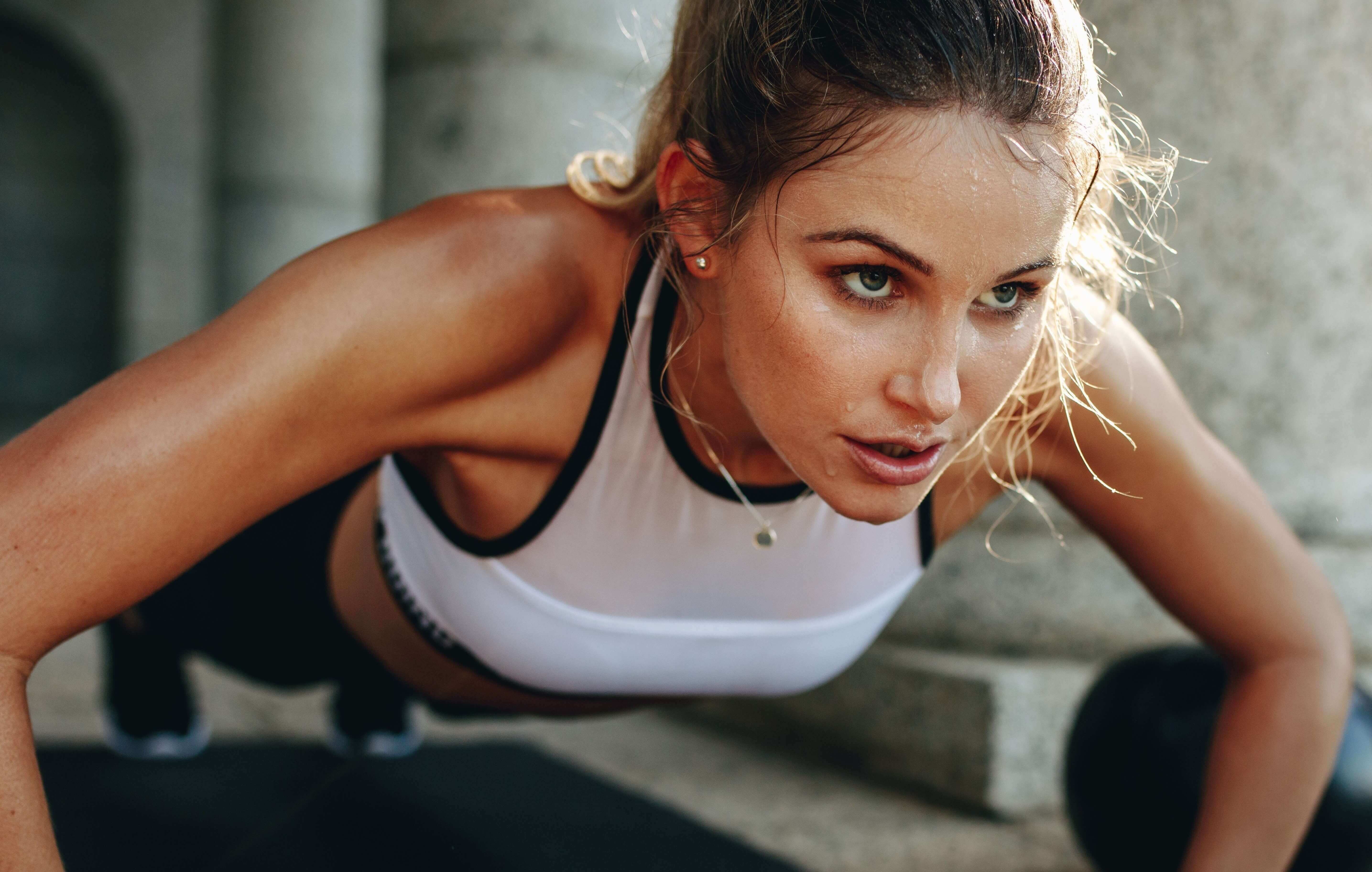 woman doing push ups