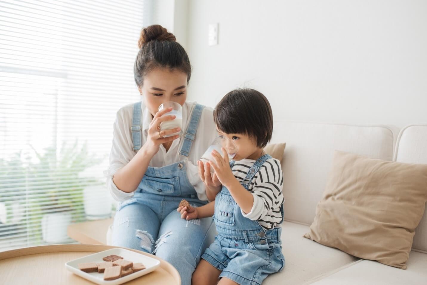 mom and child drinking milk