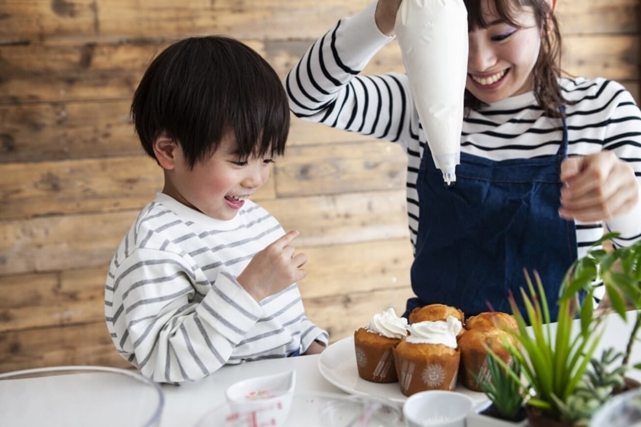 woman and child making cupcakes