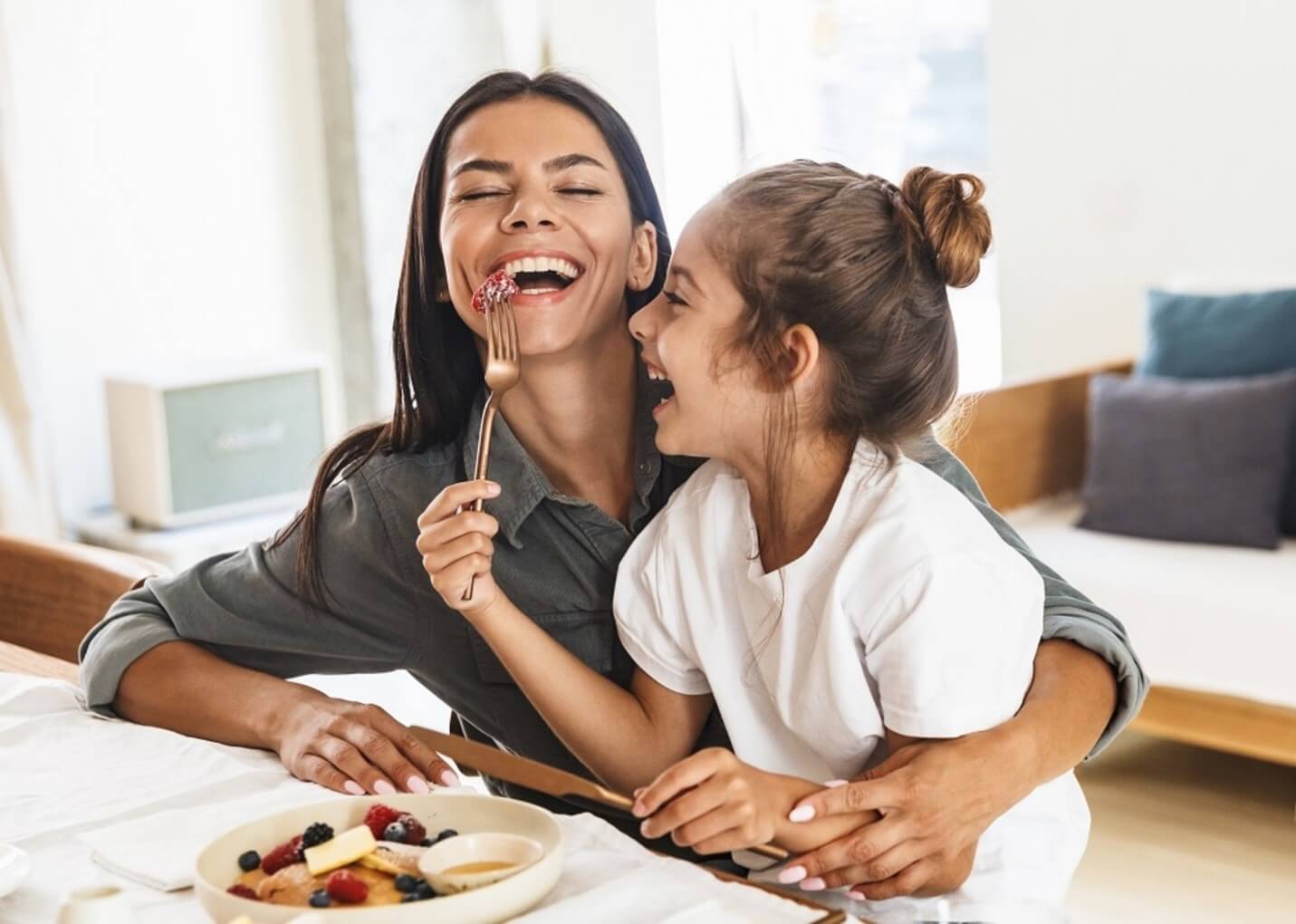 mom and child eating pancakes