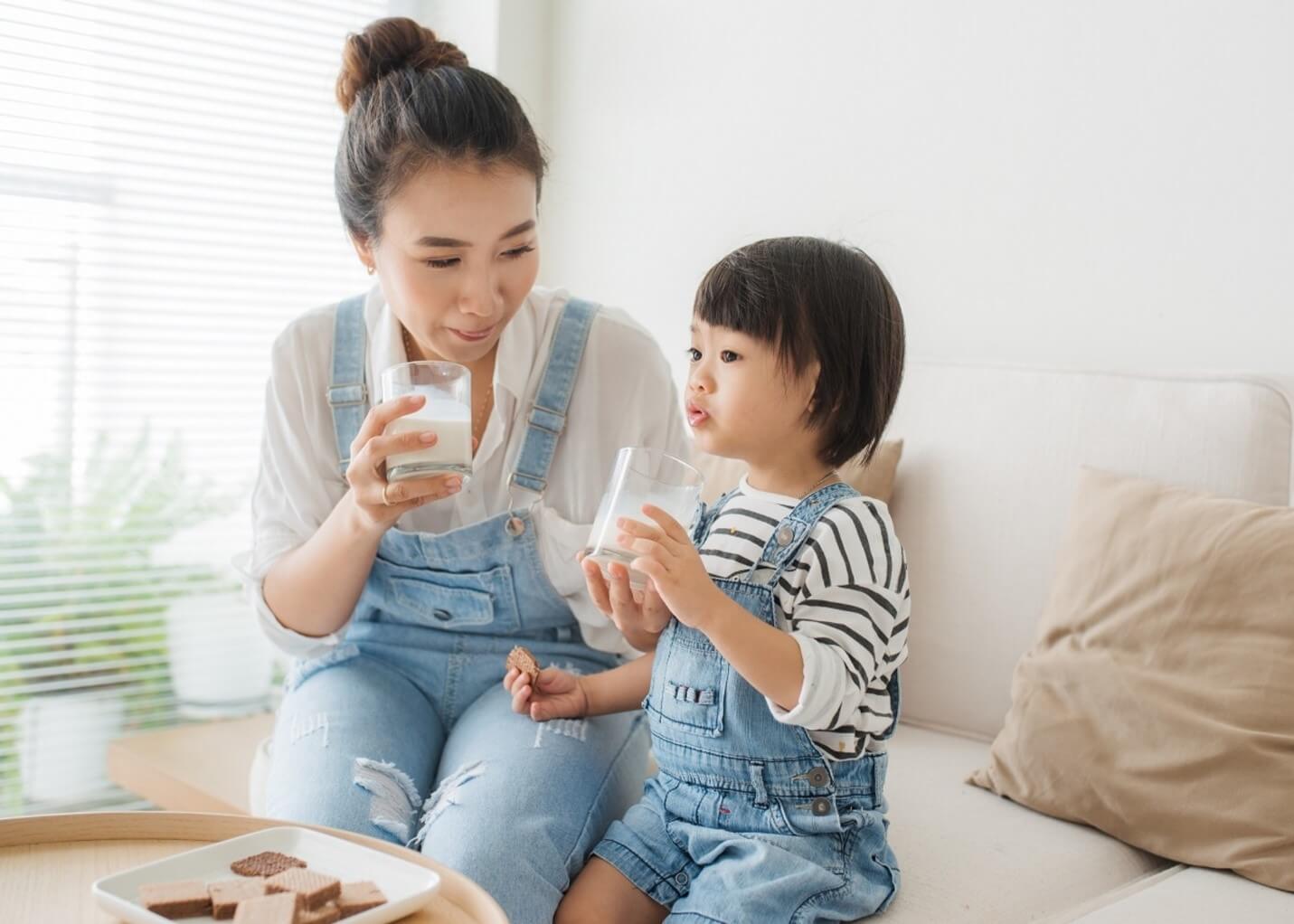 mom and child drinking milk