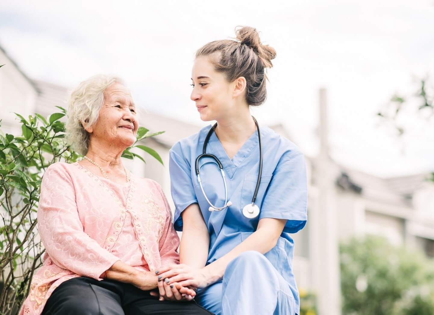 nurse and senior patient 