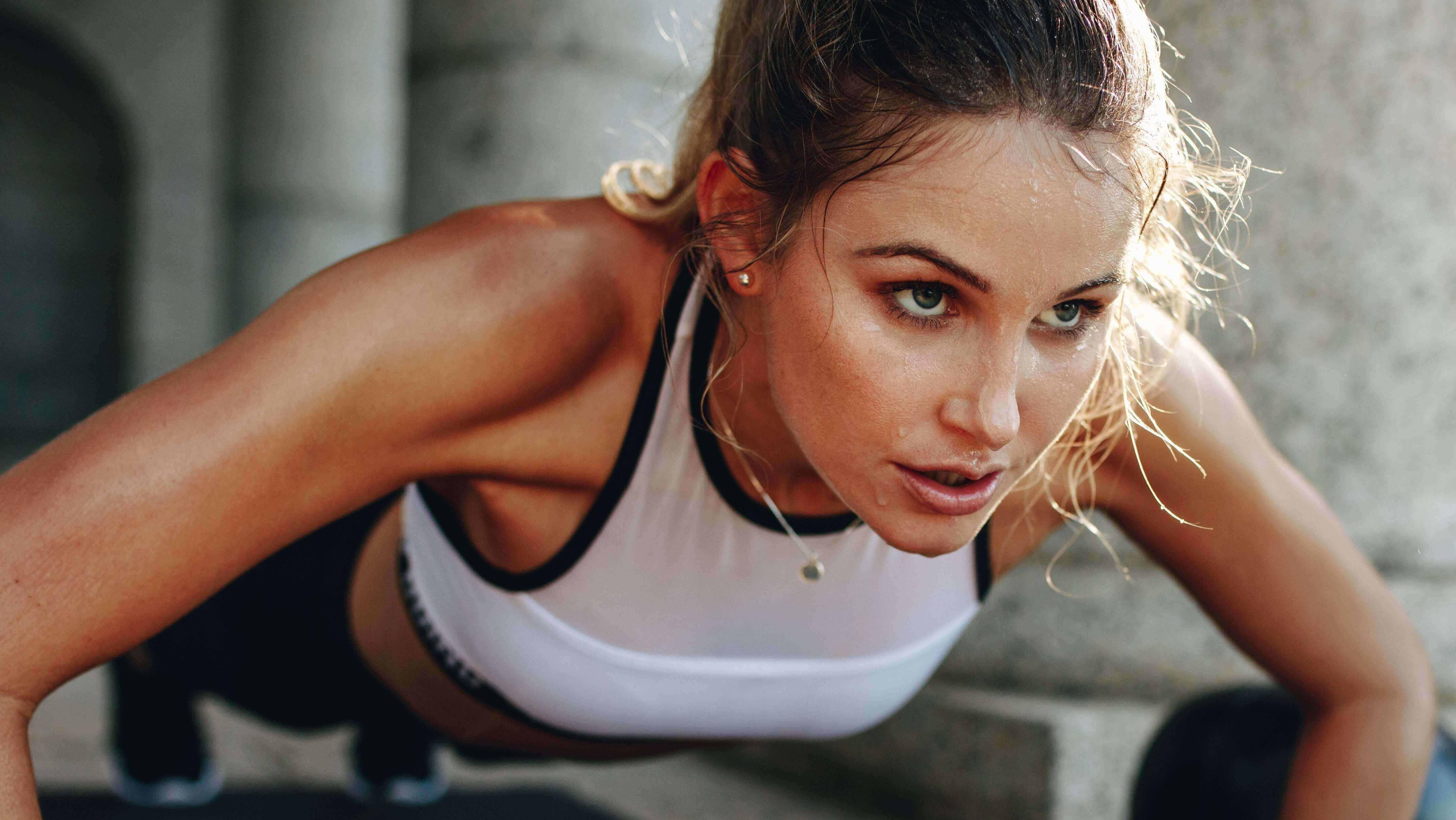 woman doing push ups