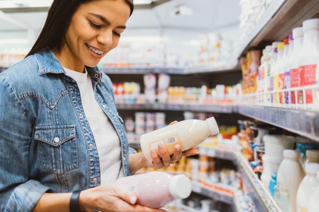woman grocery shopping