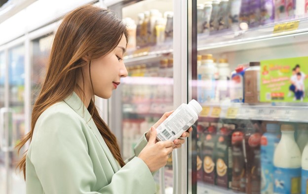 woman grocery shopping