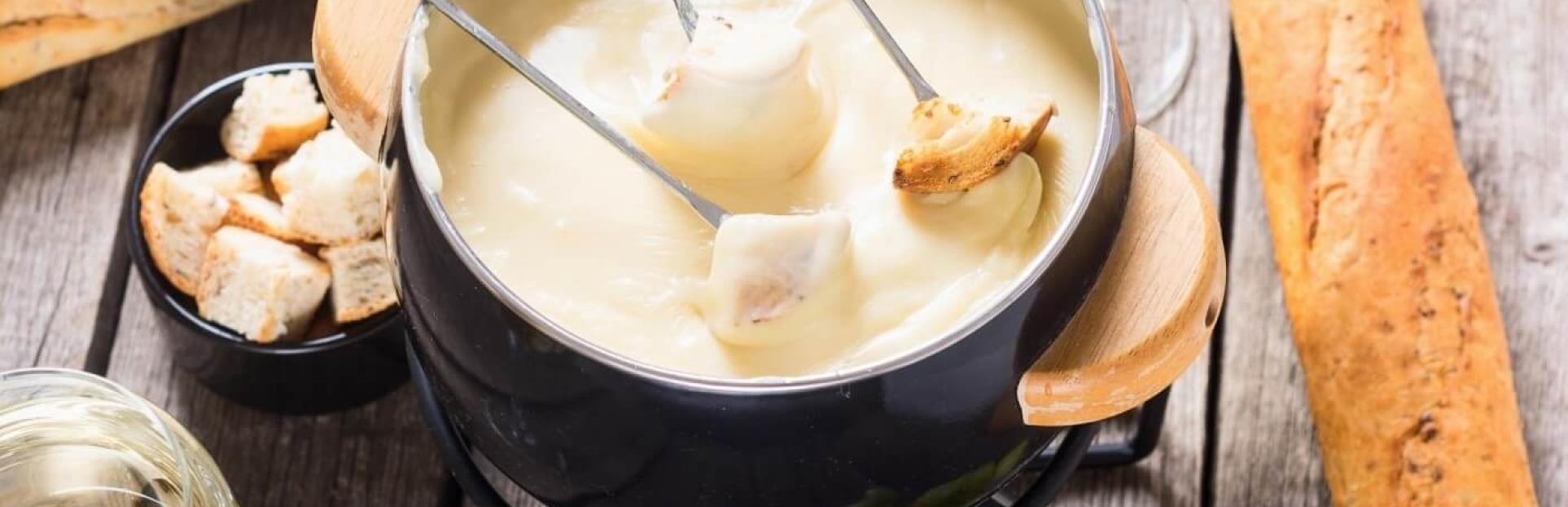 fondue pot with bread