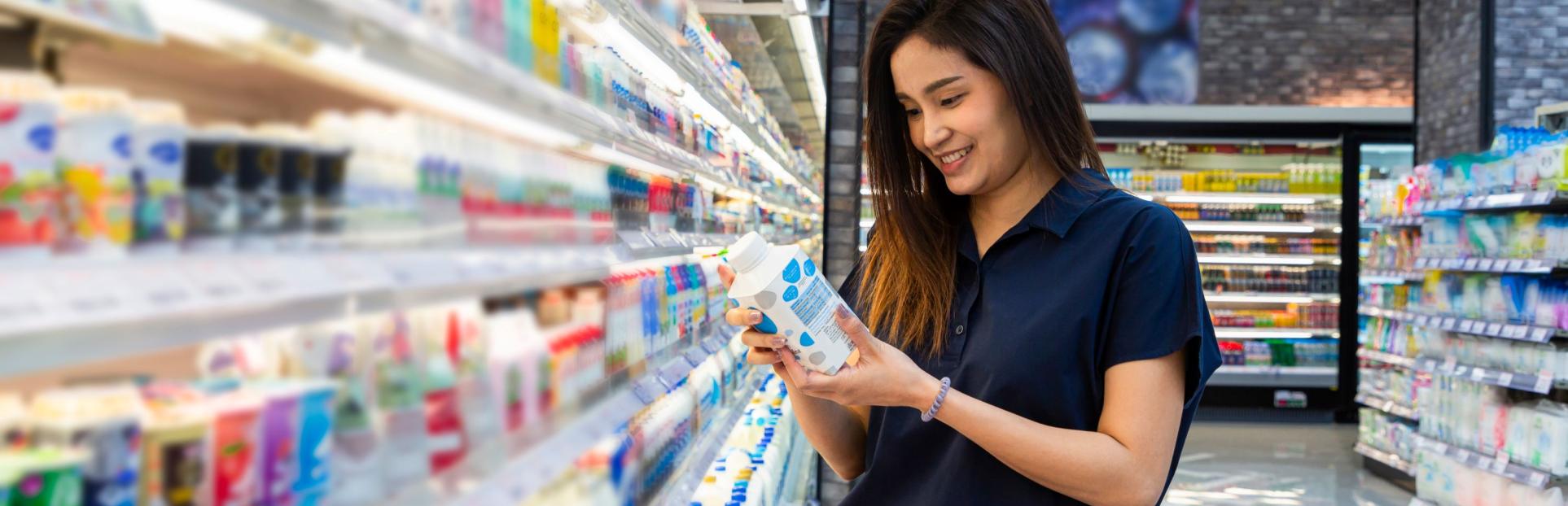 woman grocery shoping