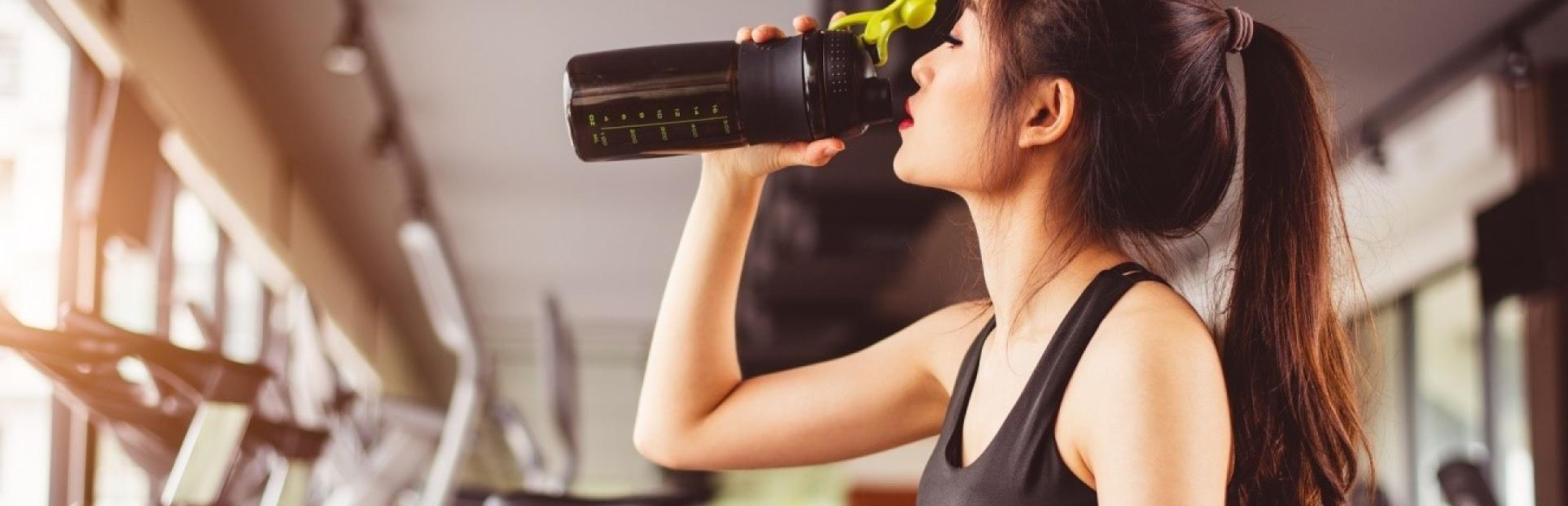 woman in gym drinking protein drink Sports Nutrition A Look at 2020 Chinese Consumer Trends