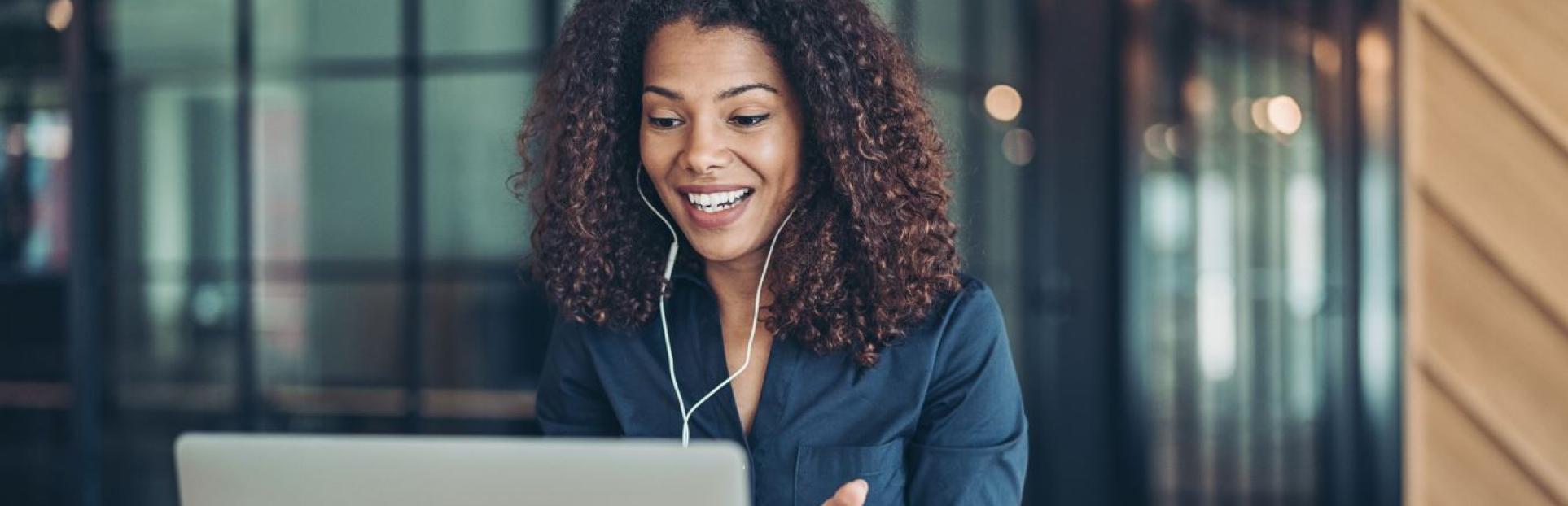 woman on laptop webinar