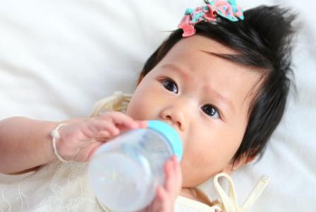 baby with bottle for bioferrin