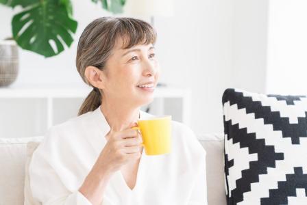 lady with tea