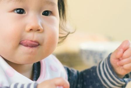 baby eating