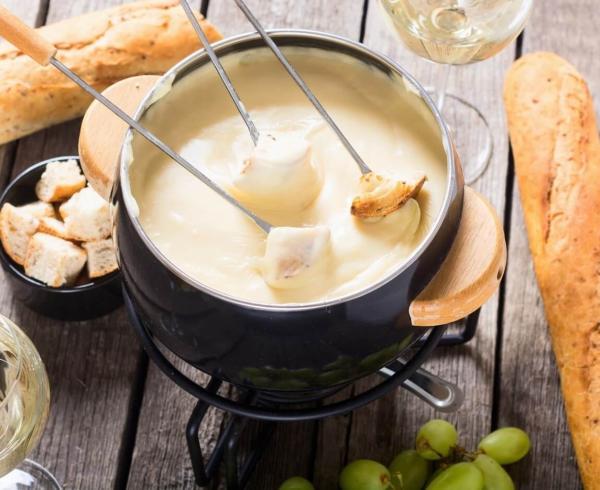 fondue pot with bread