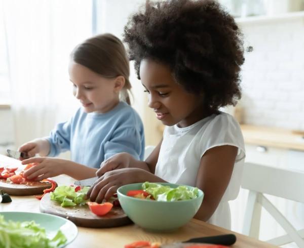 kids making salad