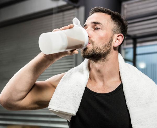 Man_DrinkingProteinShaker