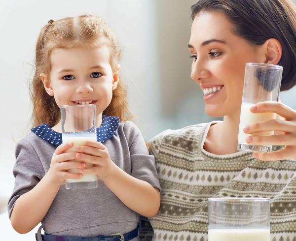 mom and child drinking milk