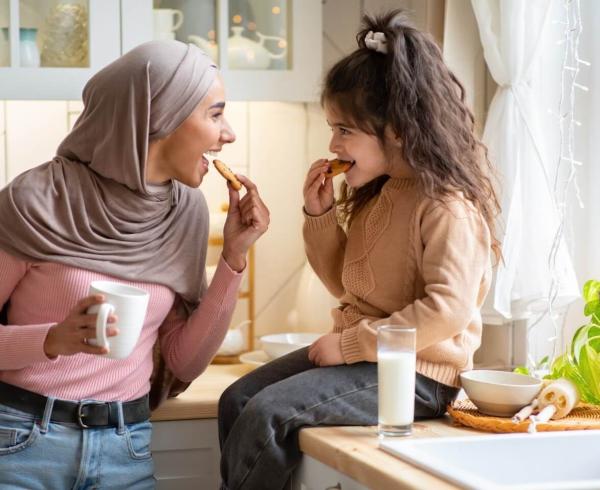 mom and child snacking