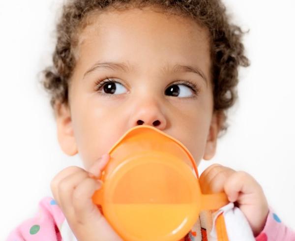 toddler drinking milk