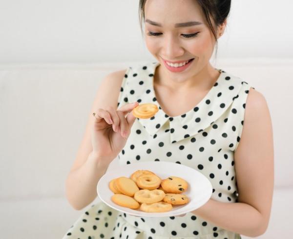 woman with cookies